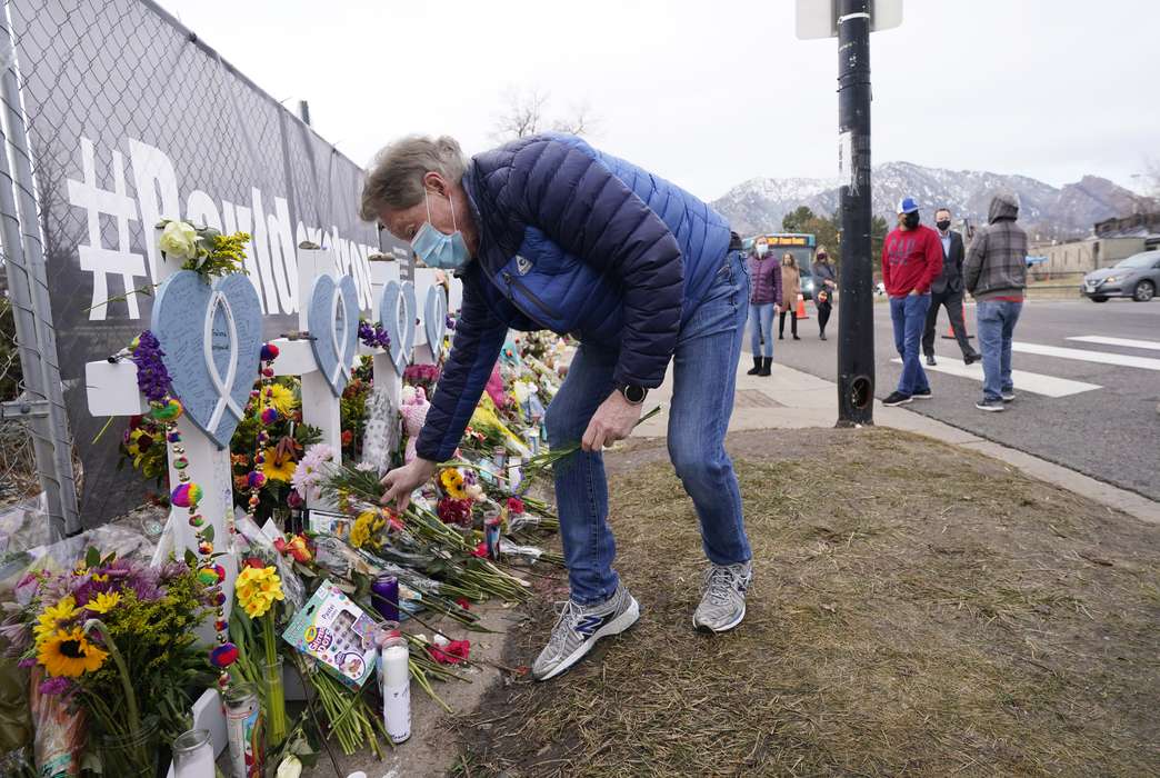 Mainstream media coverage of mass shootings could bring the left and right closer together on the issue. (AP Photo/David Zalubowski)