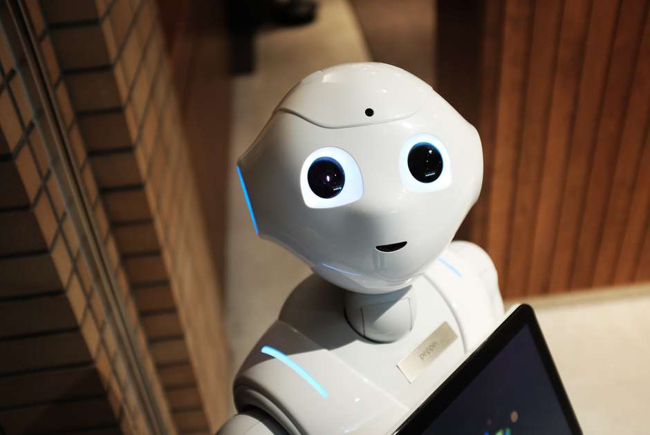 Robots can "think out loud" much like humans can, according to new research. (Photo by Alex Knight on Unsplash)