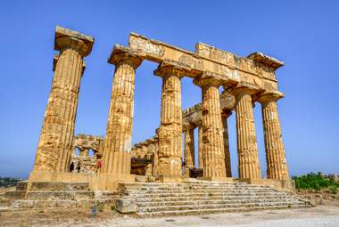 Could Ancient Greek war correspondents have gotten some facts wrong? (Unsplash/Antonio Sessa)