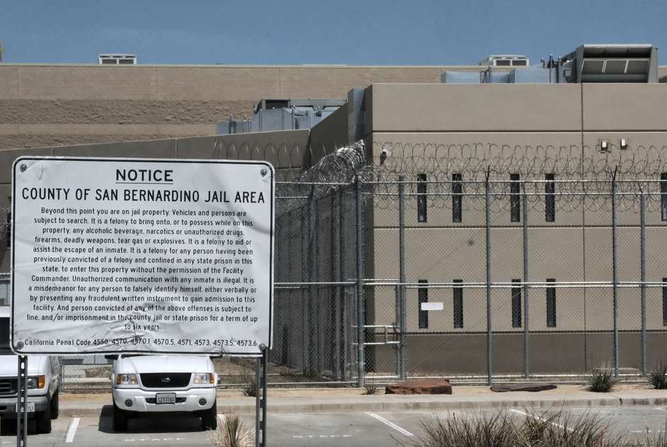States relying on private prisons tend to hold prisoners longer. (AP Photo/Richard Vogel)